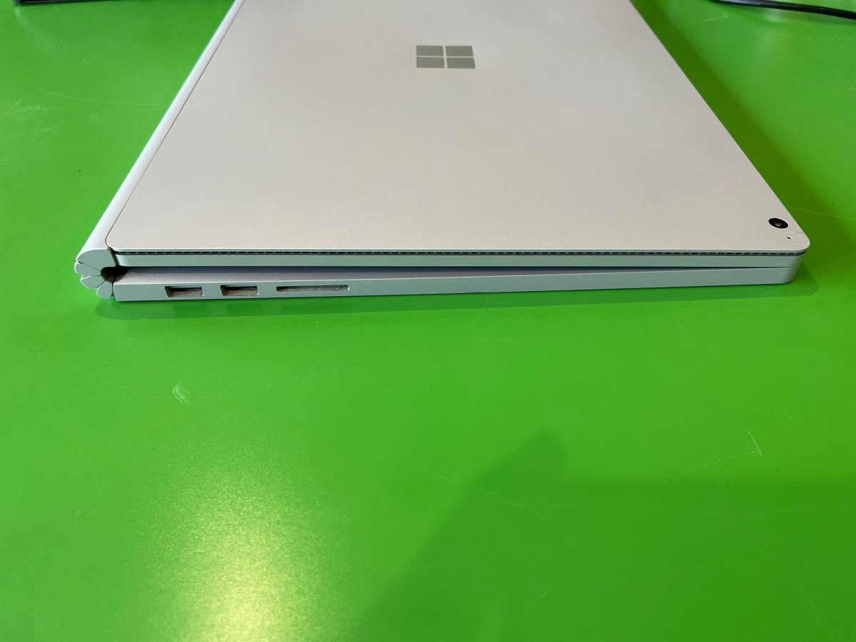 Good Refurbished - Microsoft Surface Book 2 13.5 Good Refurbished - Microsoft Surface Book 2 13.5